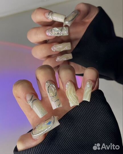 Модель на маникюр