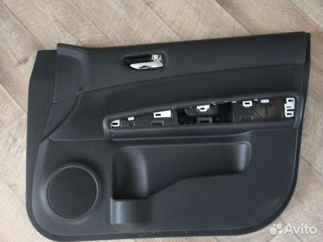Передняя правая дверная карта на Nissan x-trail