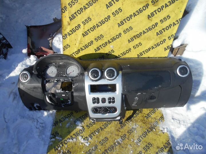 Торпедо Renault Sandero 2008-2013