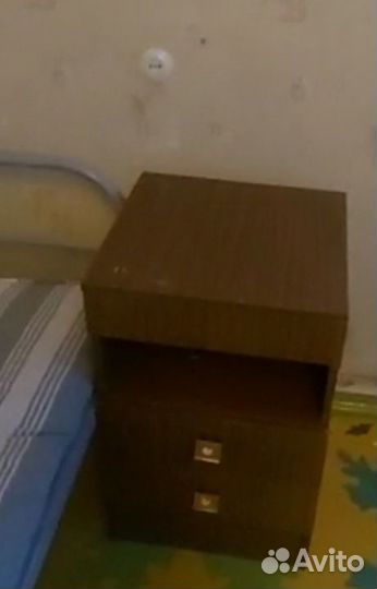 Тумбочка