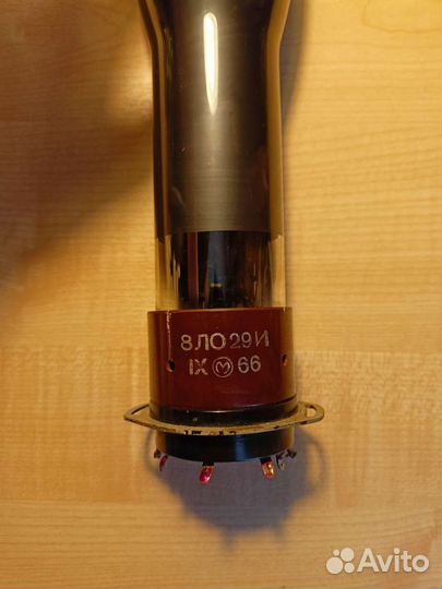 Электронно-лучевая трубка типа 8ло29И