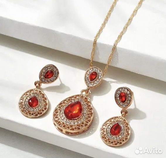 Комплект из 3 украшений красный камень - золото
