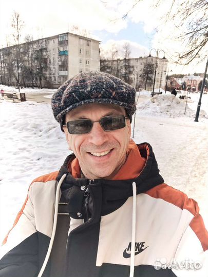 Менеджер по продажам, дизайнер, управляющий магаз