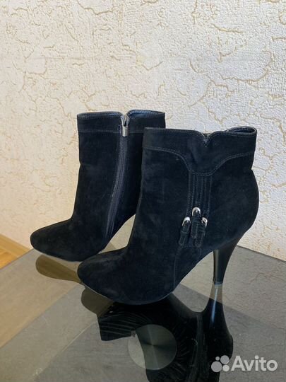 Ботинки женские 38 размера новые