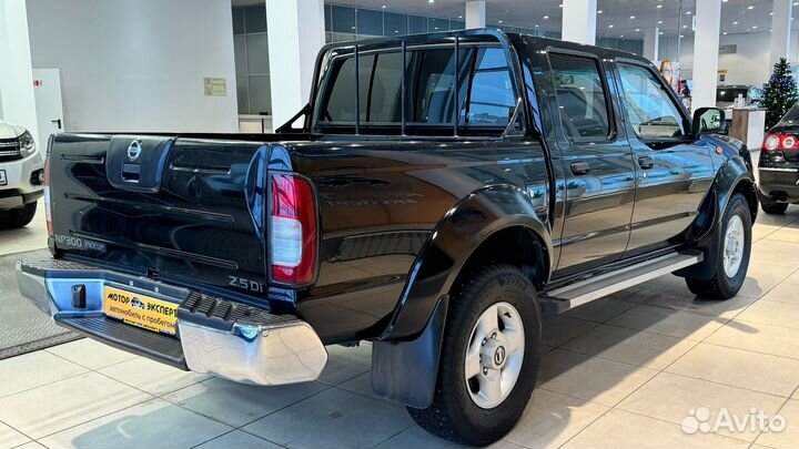 Nissan NP300 2.5 МТ, 2008, 232 864 км