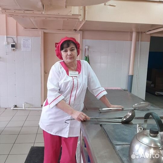 Повар посудомойка