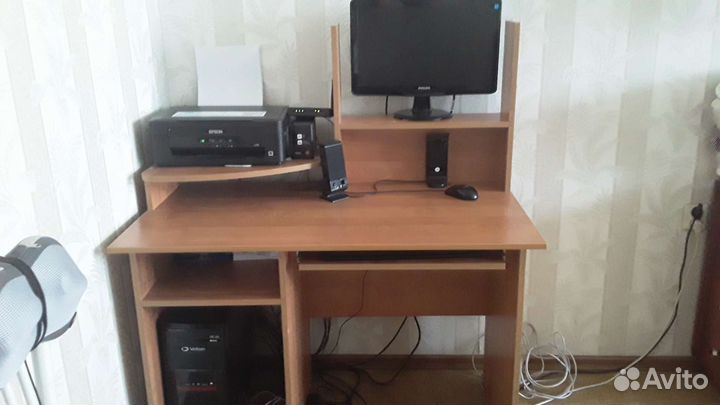 Компьютерный стол