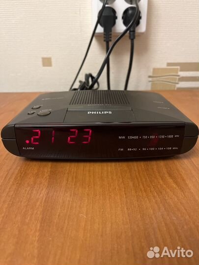 Радиочасы philips aj3040