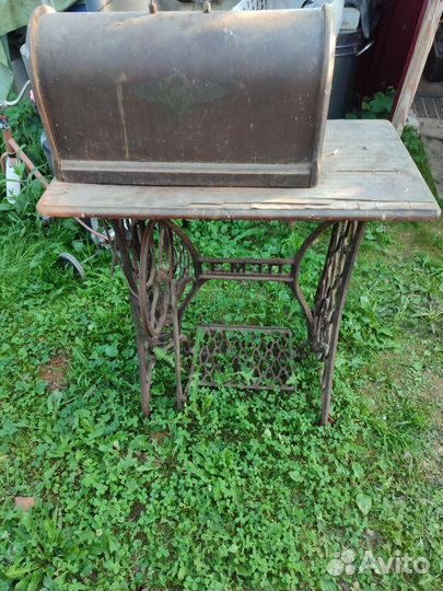 Швейная машина Подольск на станине