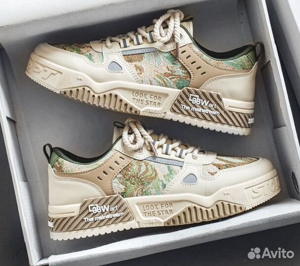 Кроссовки женские