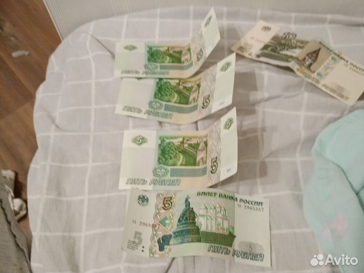 Пять рубле й