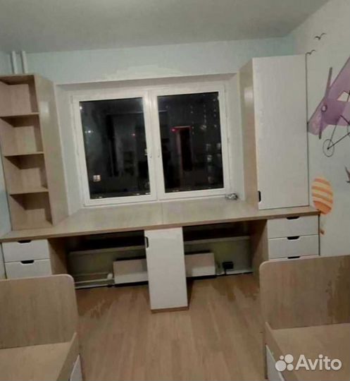 Детская рабочая зона у окна