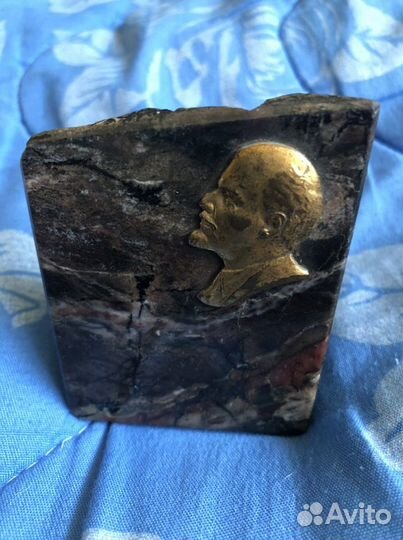 Барельеф Ленина