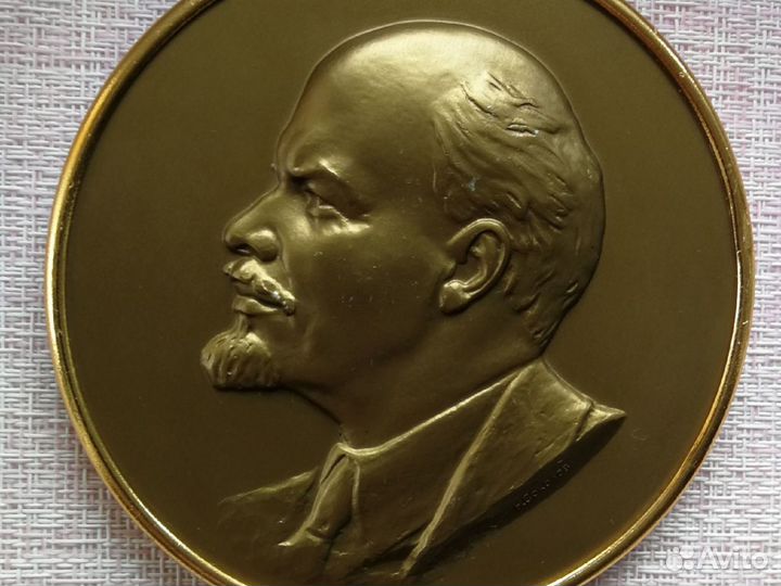 Настольная медаль В. И. Ленин бронза 1970 г