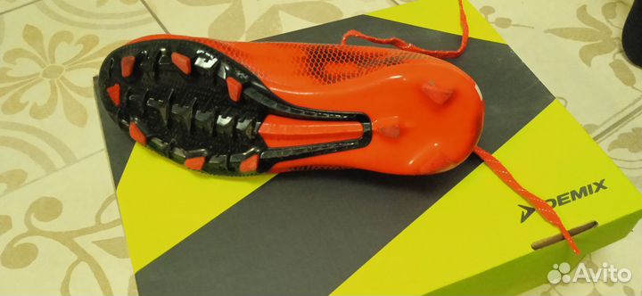 Футбольные бутсы adidas