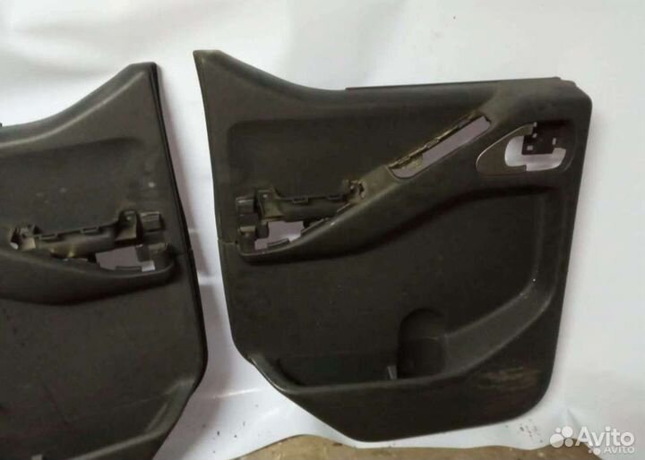 Nissan Navara d40 дверные карты