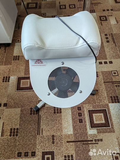 Маникюрный стол с вытяжкой