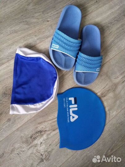 Шапочки для бассейна и резиновые тапки