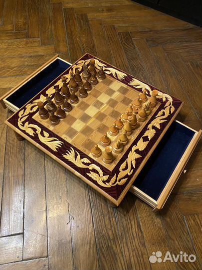 Шахматный стол