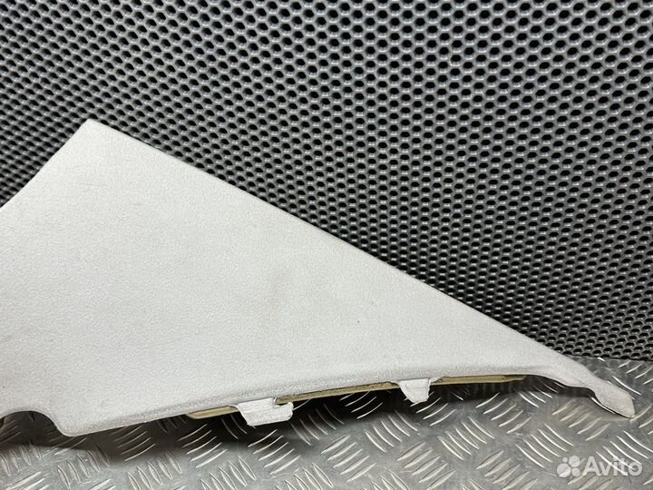 Обшивка стойки Mercedes-Benz W211