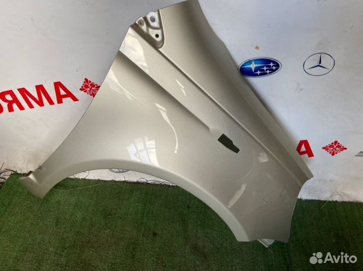 Крыло переднее правое Toyota Vitz NCP10
