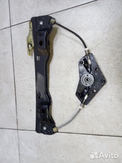 Стеклоподъемник электр. задний правый Jeep Grand C