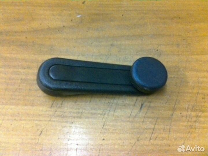 Ручка стеклоподъемника задняя левая Toyota Avensis