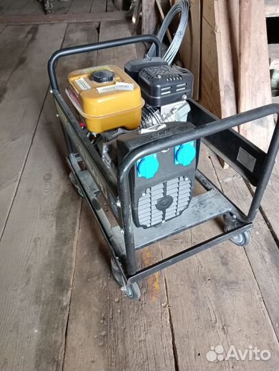 Генератор бензиновый 2.6 кВт бу