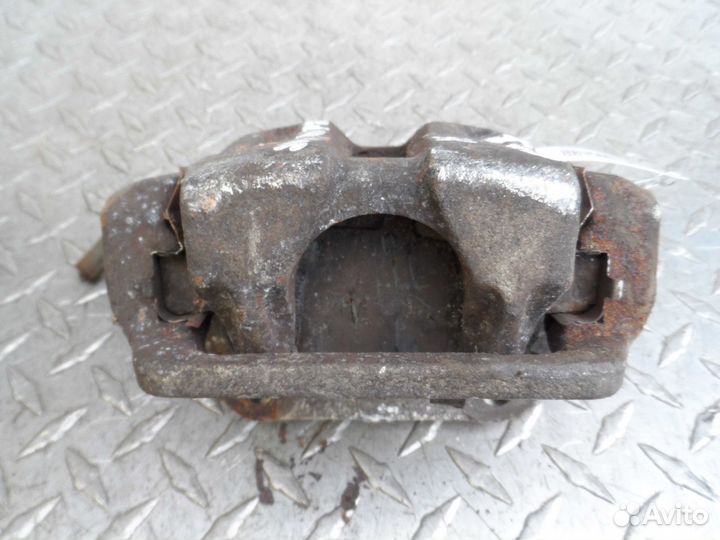 Суппорт задний правый Honda Ridgeline 1