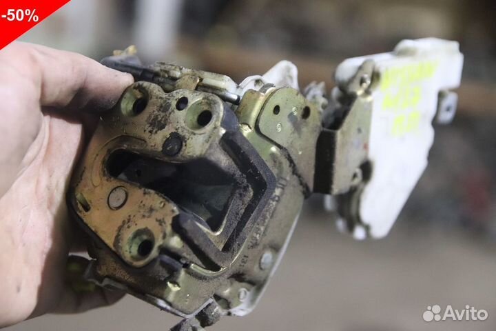 Замок двери правый на Ниссан Микра К11