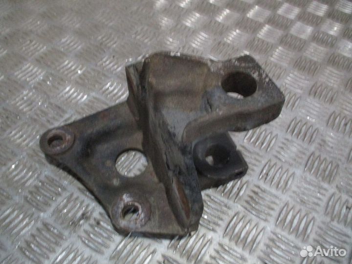 Кронштейн передней рессоры правый камаз 4310-29024