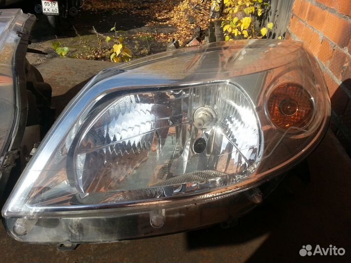 Левая фара Рено Сандеро 2013 г.в