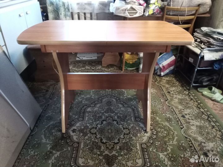 Кухонный стол и стулья