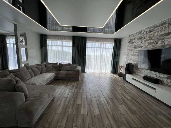 Дом 220 м² на участке 5,2 сот.