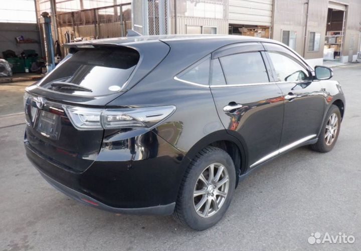 В разборе Toyota Harrier 2014