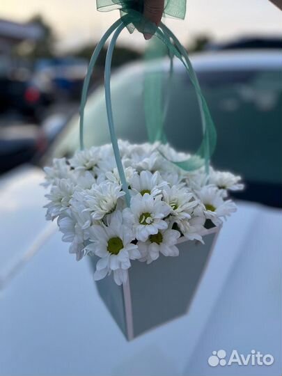 Цветы в корзине