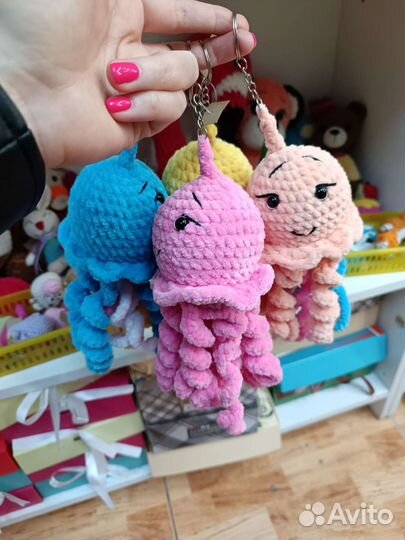 Вязаная игрушка ручной работы Медуза