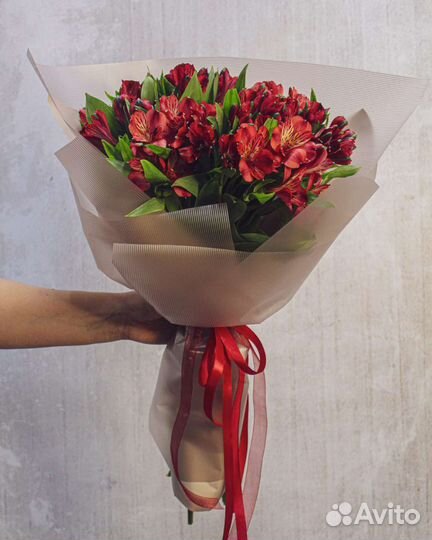 Букет из цветка альстромерия