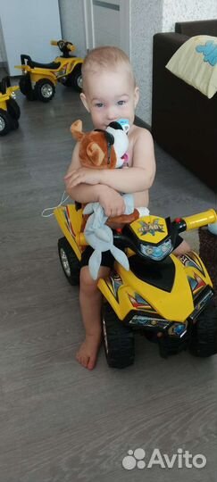 Машинка каталка беговел