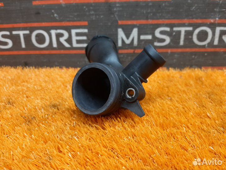 Патрубок системы охлаждения Mercedes-Benz E-Class