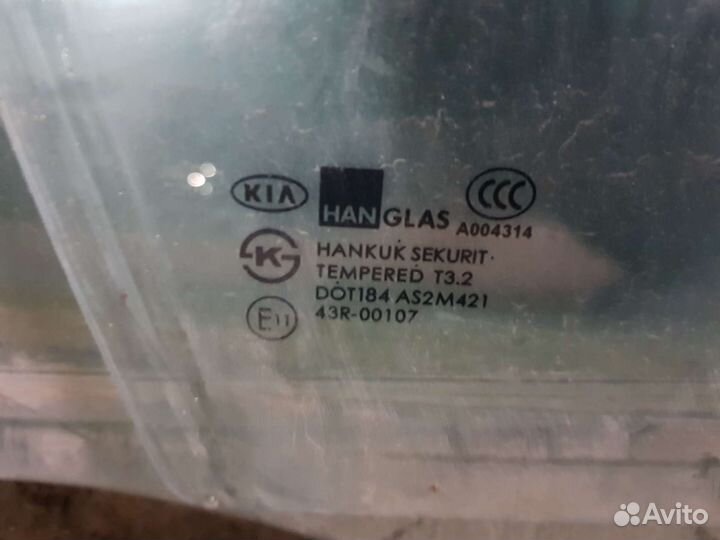 Переднее правое стекло двери Кия спектра