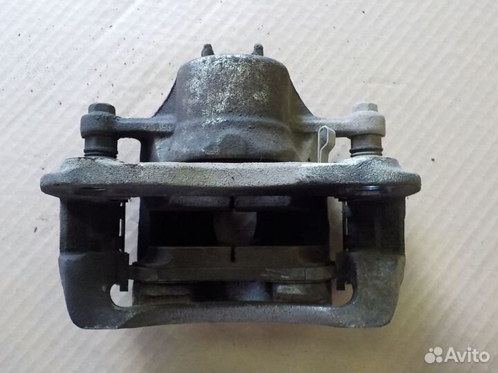Тормозной суппорт передний правый Hyundai Solaris
