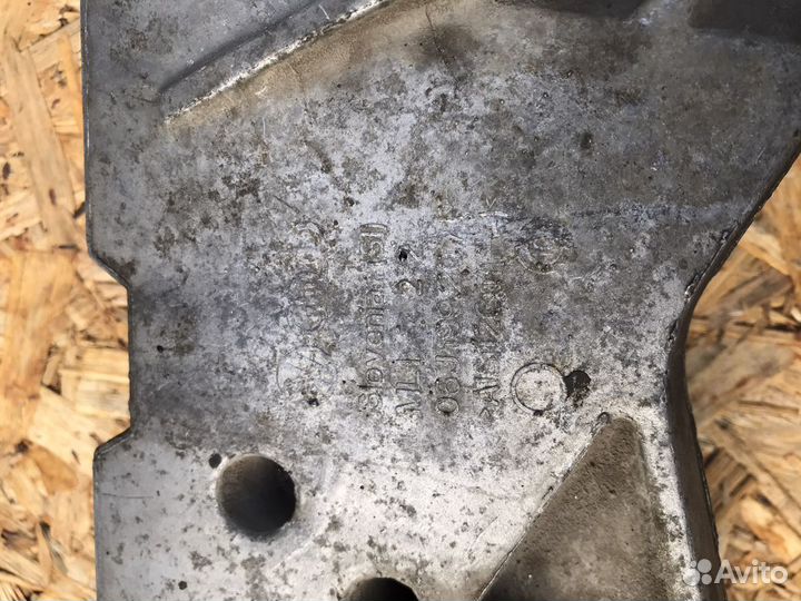 Кронштейн двигателя 1.8 TSI, Passat CC