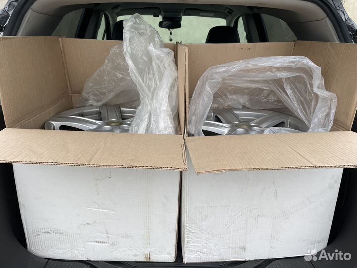 Продается комплект литых дисков 16