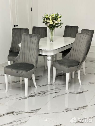Стол и стулья новые