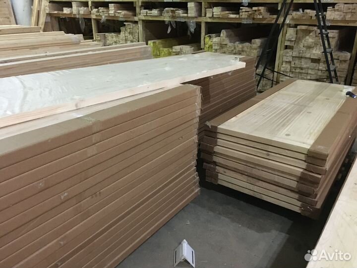 Двери межкомнатные из массива