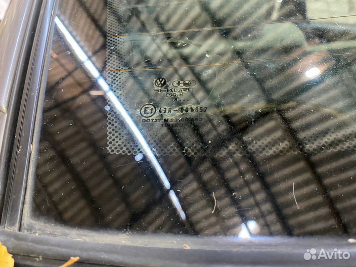 Заднее ветровое стекло Vokswagen Passat B3