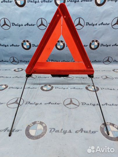 Знак аварийной остановки Mercedes-Benz E-Class