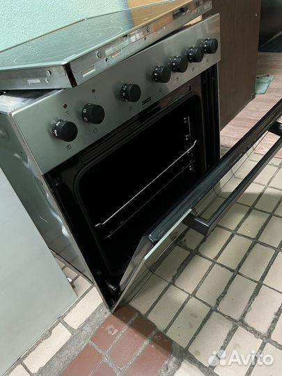 Плита электрическая с духовым шкафом Zanussi