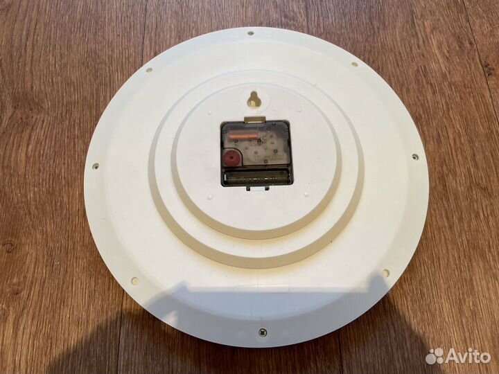 Часы настенные красные